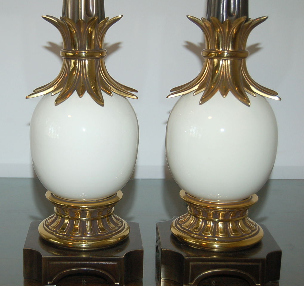 White Pair of Vintage Stiffel Ostrich Egg Lamps - Swank Lighting